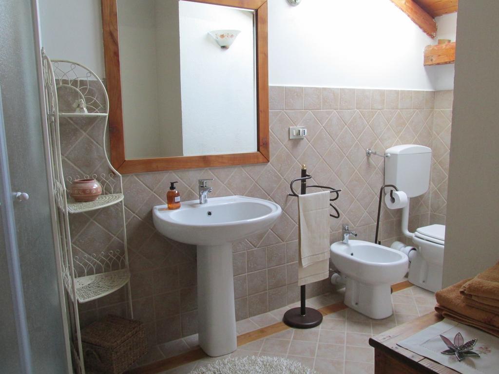 מלון Aramengo Agriturismo Arcobaleno חדר תמונה