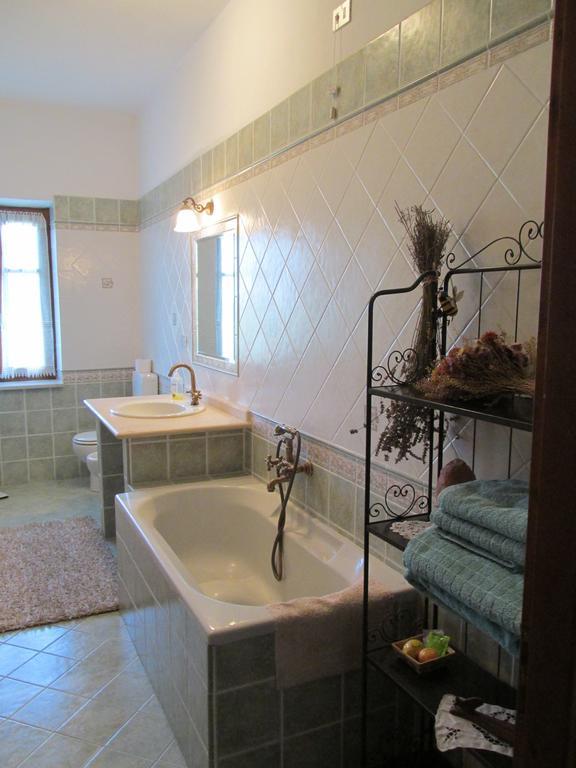 מלון Aramengo Agriturismo Arcobaleno חדר תמונה